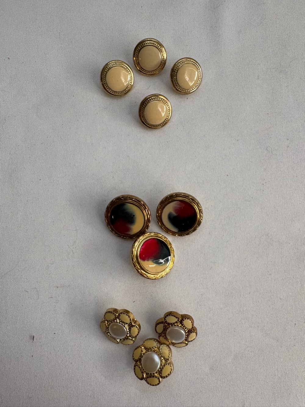 Vintage buttons bundle - Picture 3 of 5